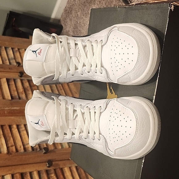 Air Jordan 1 Mid Paris White Navy Sneakers DR8038-100 Men's Size 9.5 - Picture 1 of 6